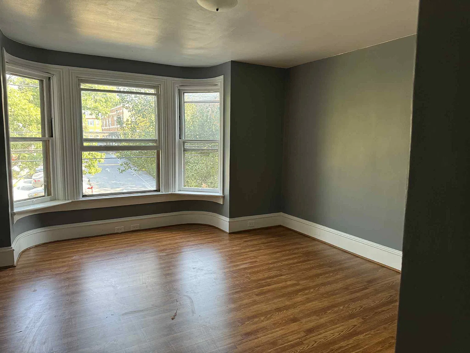 3 bed, 2338 sqft, $2,200 — Photo 4