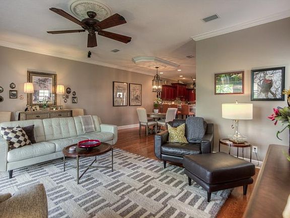 4th image of 127 Valencia Cir