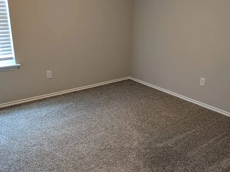 512 Comanche Dr — Photo 8