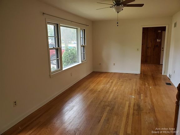 4th image of 2554 Crystal Dr