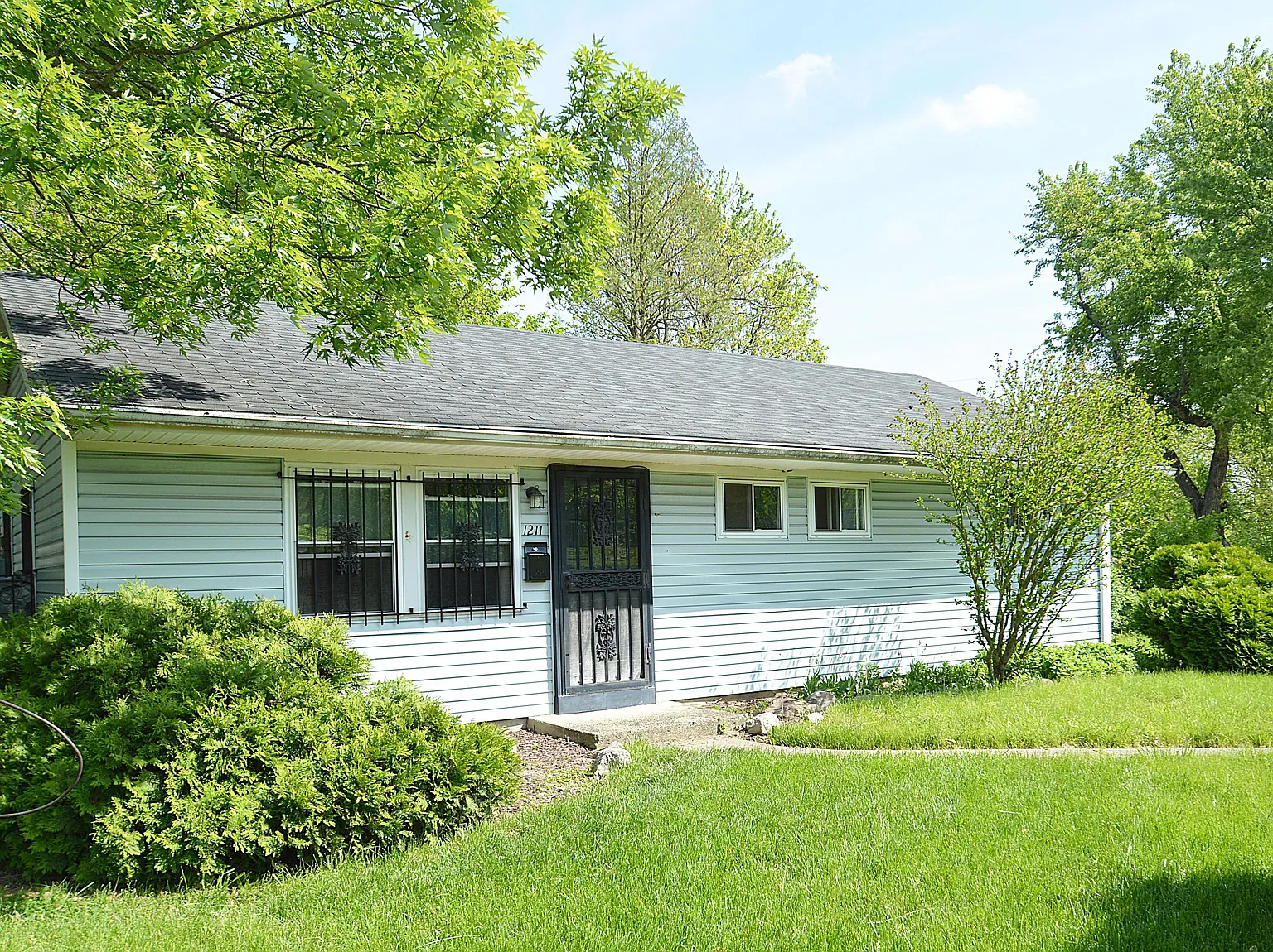 1211 Graystone Dr photo 1