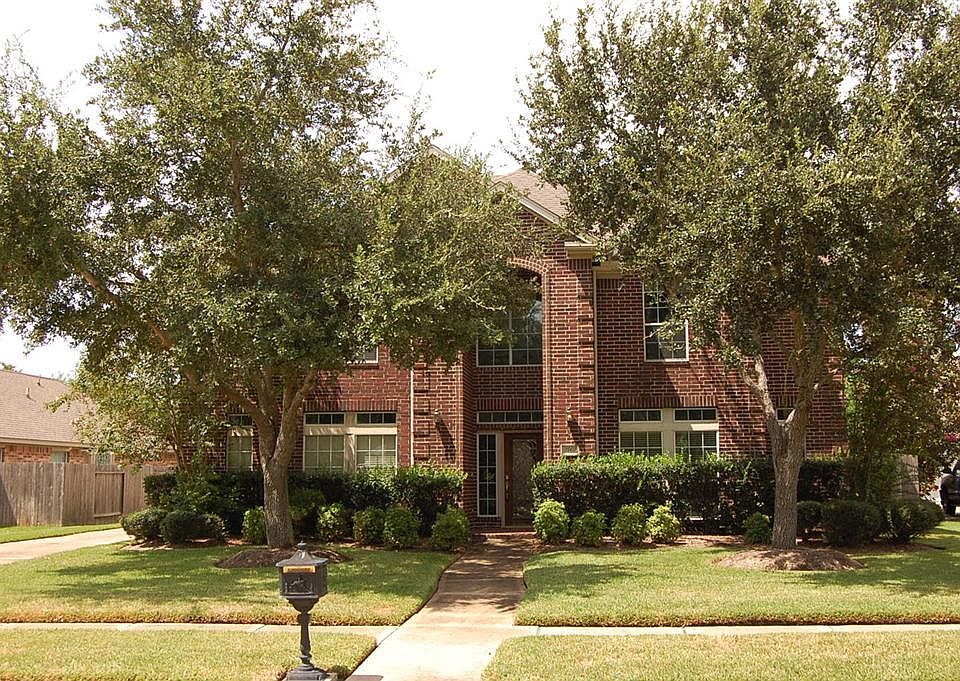 1st image of 2402 N Lake Front Dr