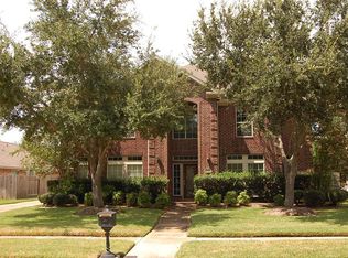 2402 N Lake Front Dr, League City, TX 77573