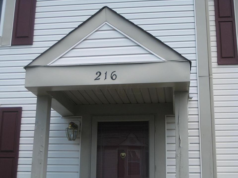1st image of 216 Macandrews Way