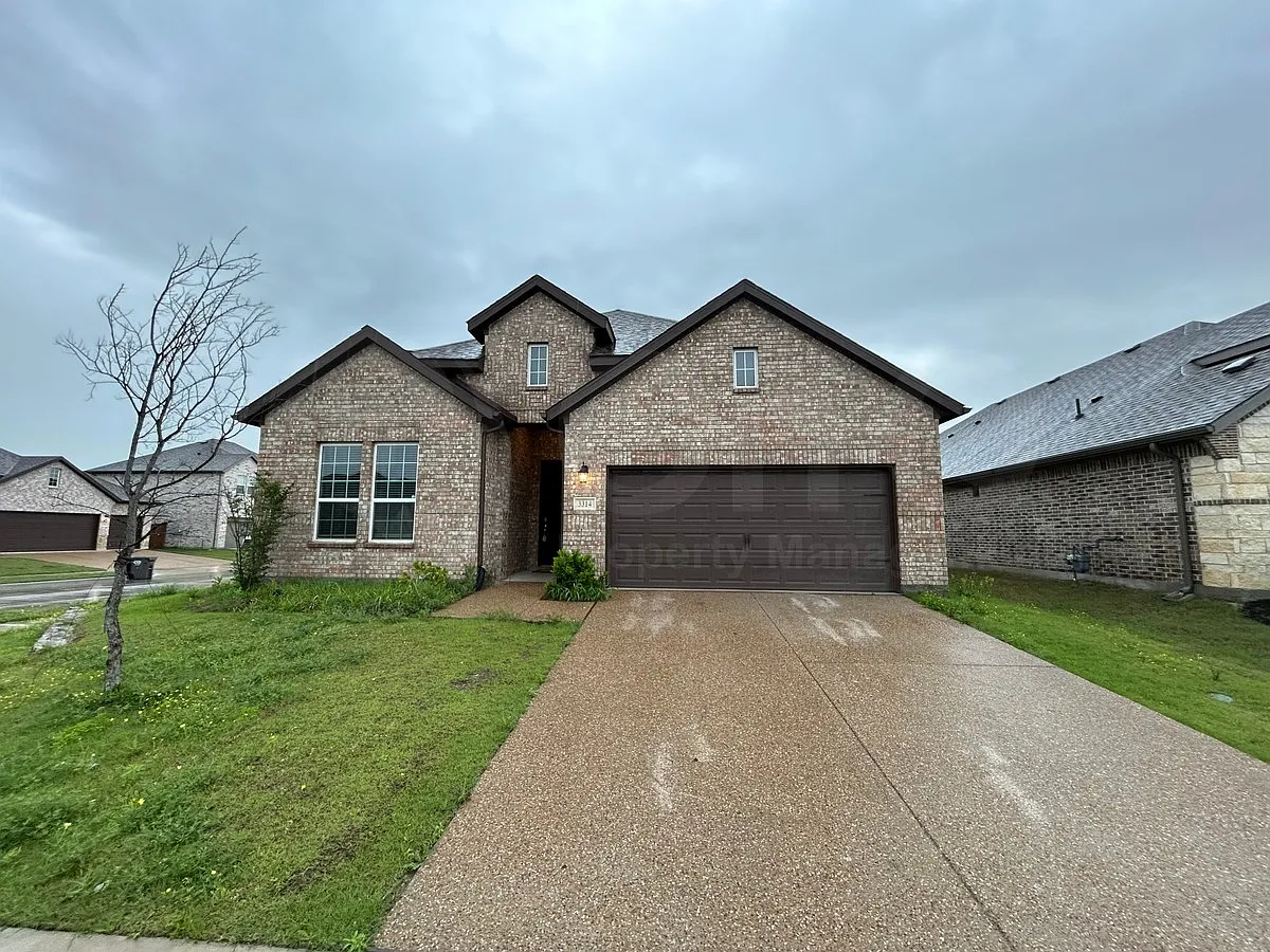 4 bed, 3.0 bath, 2398 sqft, $2,449 — Photo 2