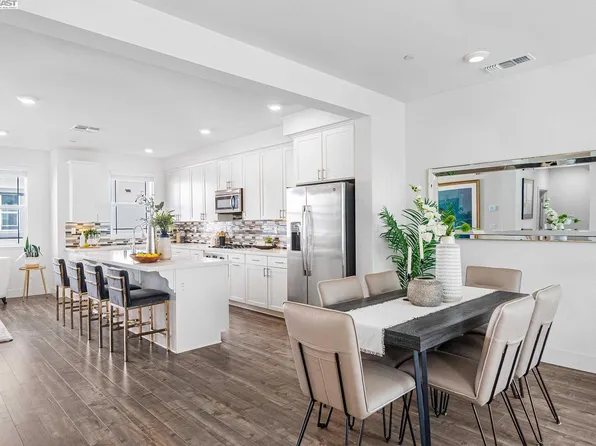 556 San Martin Ter APT 4, Sunnyvale, CA 94085