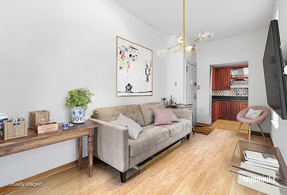 Sold by Triplemint | media 1