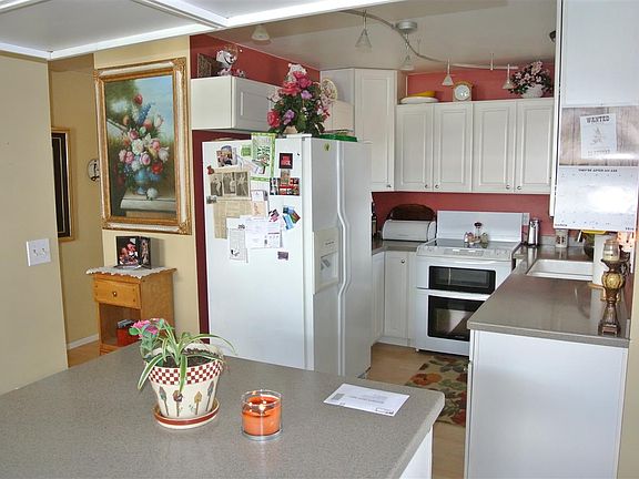 4th image of 247 Alder St