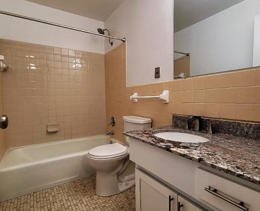5th image of 714 Jessamine Ave W APT 103