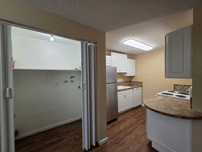 404 Belle Ave #2 — Photo 5
