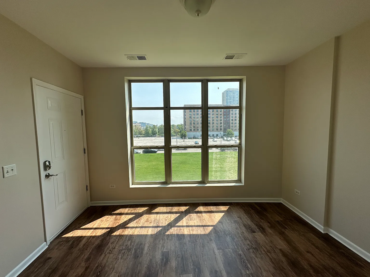 328 E 25th Pl — Photo 3