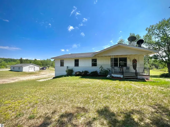489 Gregg Rd SW, South Boardman, MI 49680