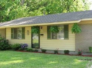 3215 Longwood Dr, Jackson, MS 39212