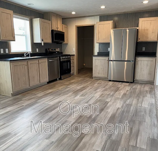 755 N Tratt St #13 — Photo 6