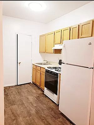 2nd image of 945 Amsterdam Ave APT 2