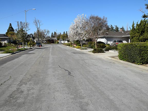 3rd image of 10380 Lindsay Ave