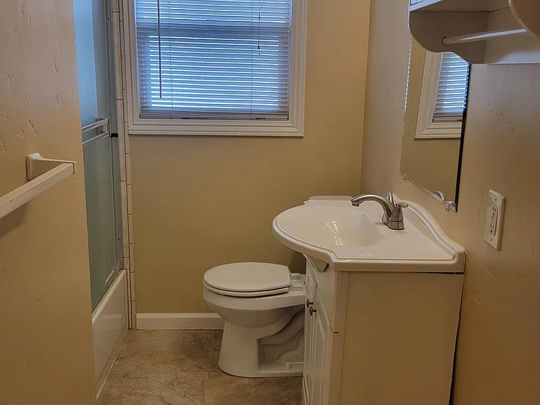 6324 Fruitridge Rd — Photo 11