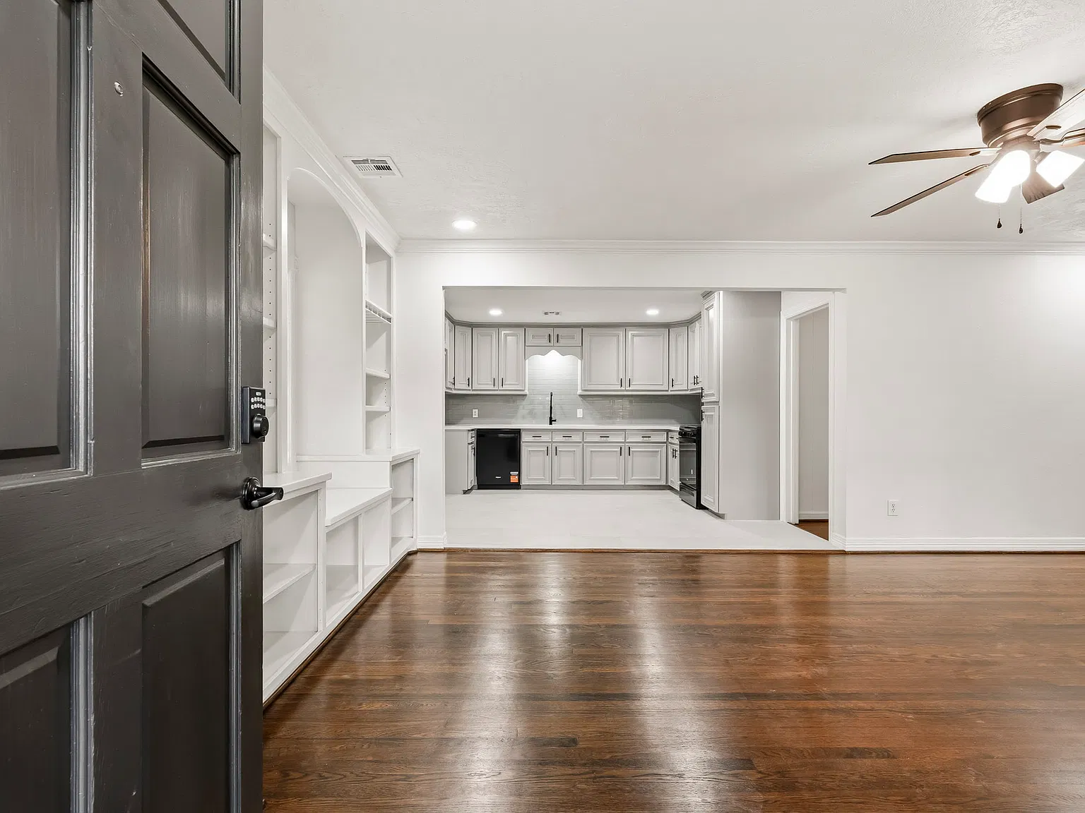 4 bed, 1633 sqft, $1,950 — Photo 2