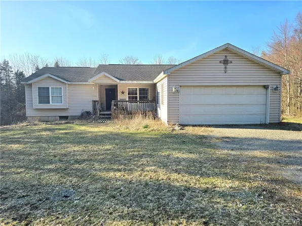 21 Ash Ln W, Andreas, PA 18211