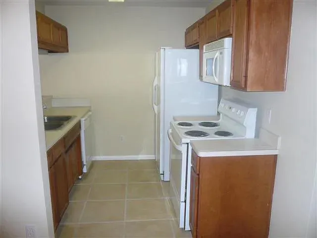 2525 Hartsfield Rd #27 — Photo 5
