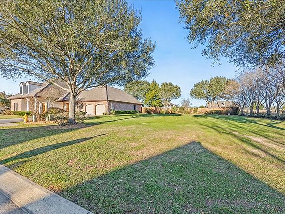 5th image of 100 & 102 Brahmwell Ct