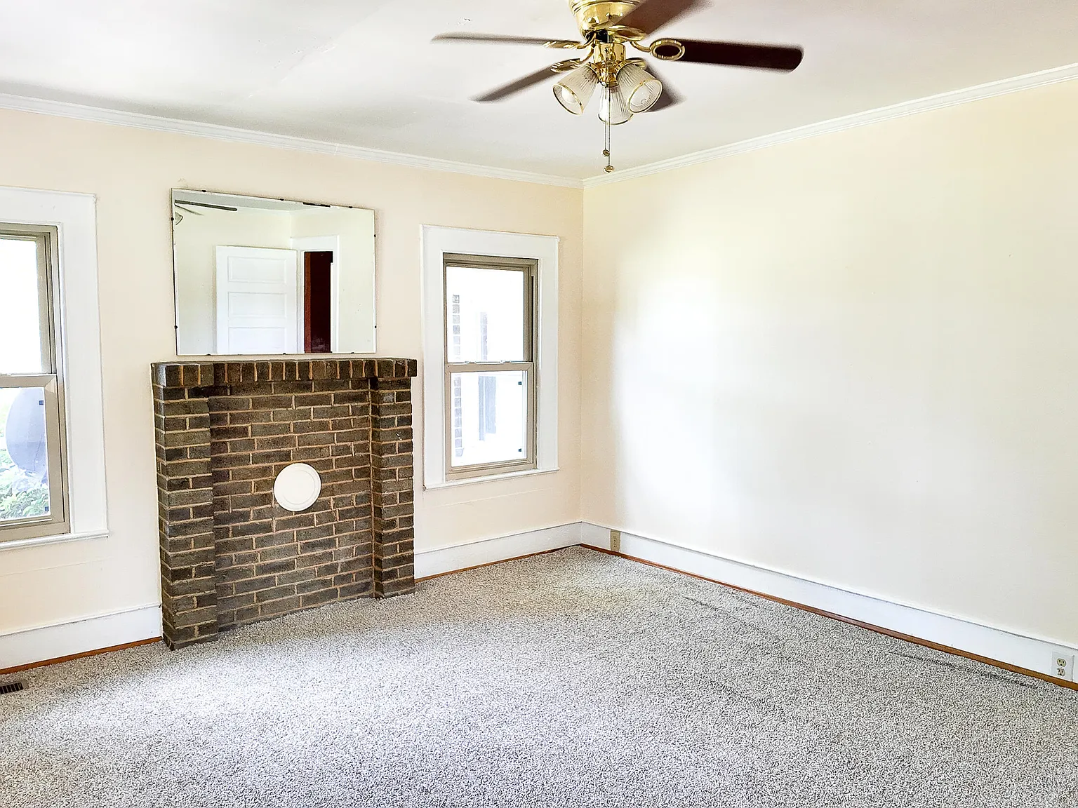 2 bed, 1.0 bath, 1256 sqft, $900 — Photo 2