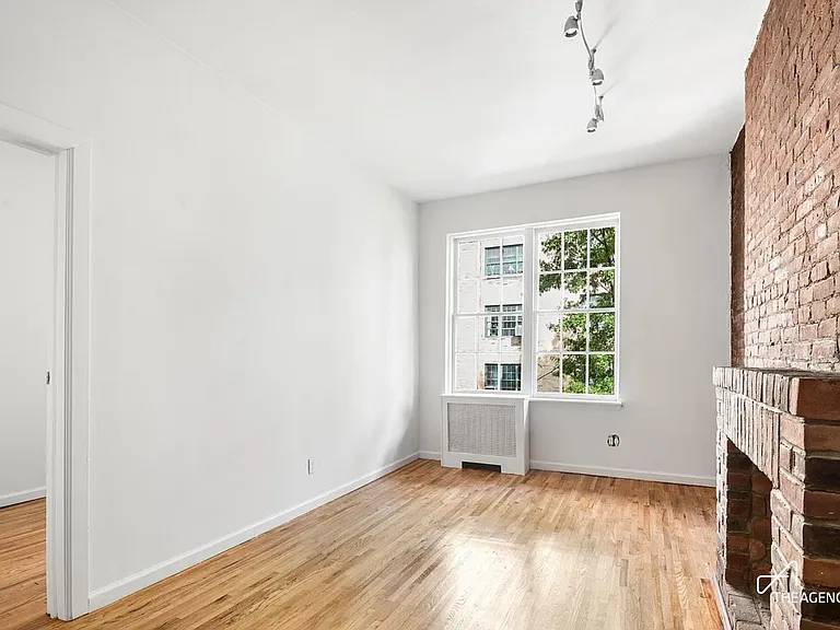61 W 85th St #1B — Photo 2
