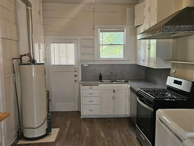 704 W 22nd St #A — Photo 2
