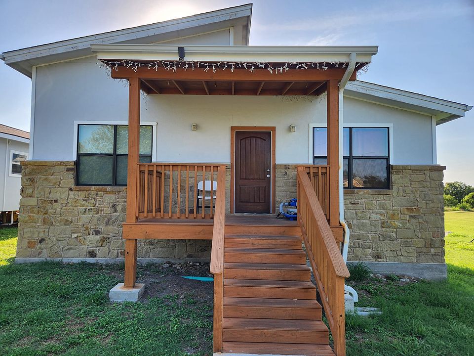 1st image of 851 Crest Circle Dr