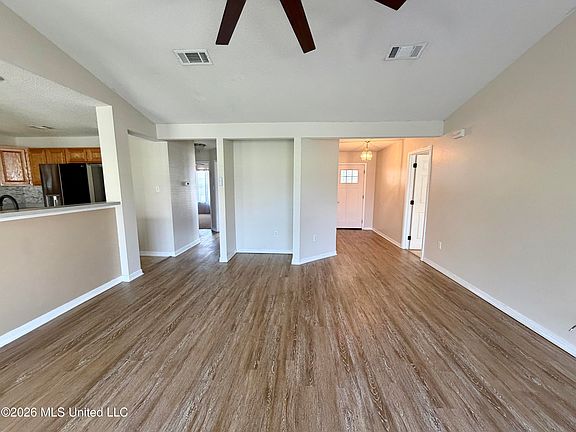 5th image of 18062 Lake Vista Dr