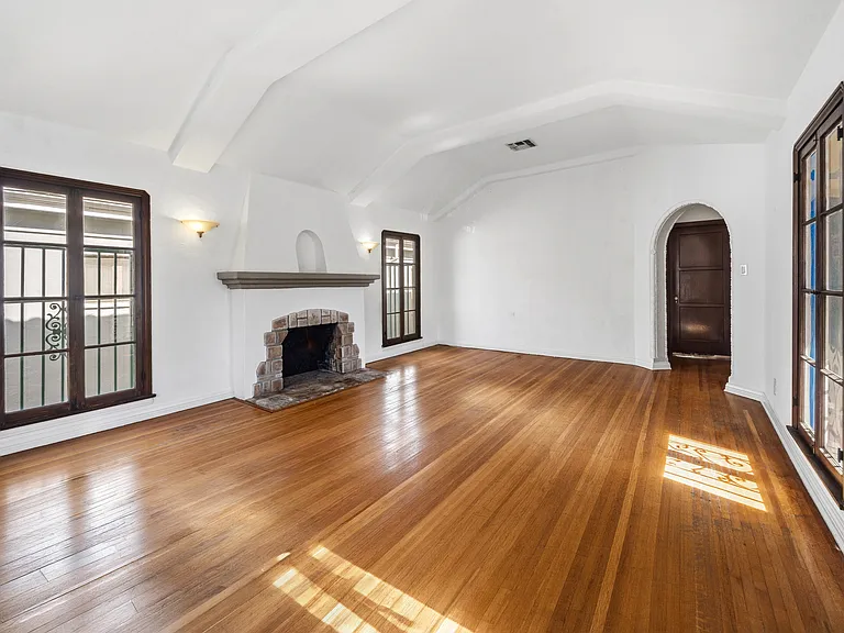 166 N Arnaz Dr #166.5 — Photo 7