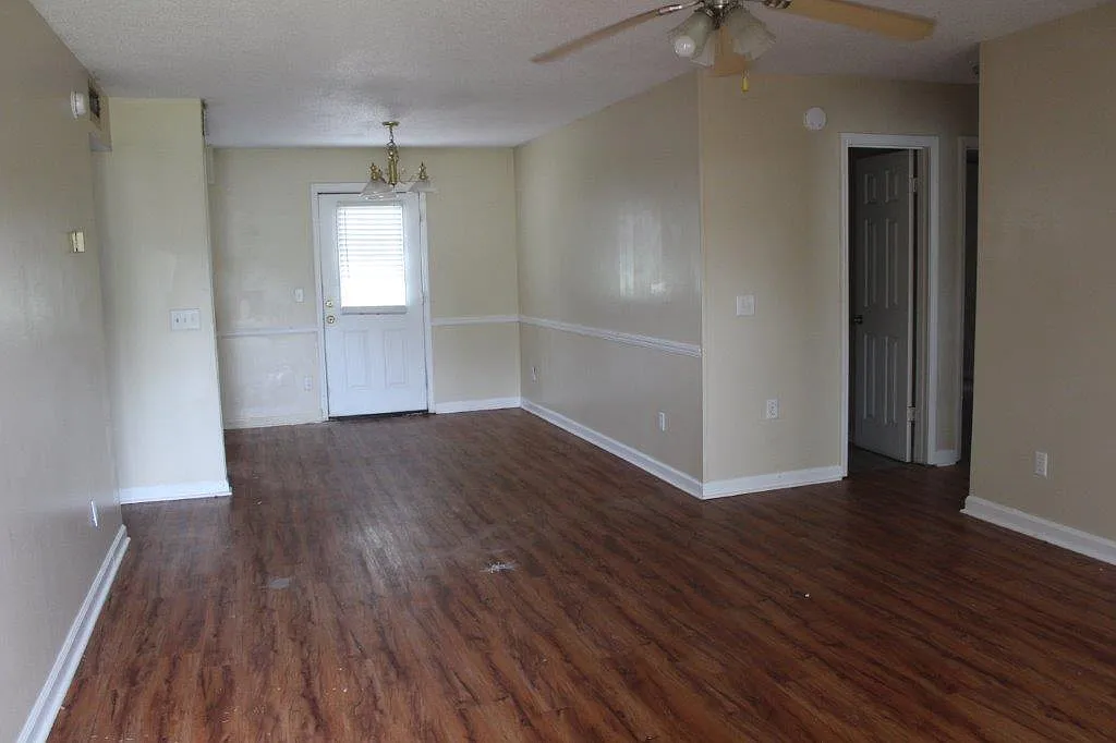 4 bed, 2336 sqft, $1,200 — Photo 2