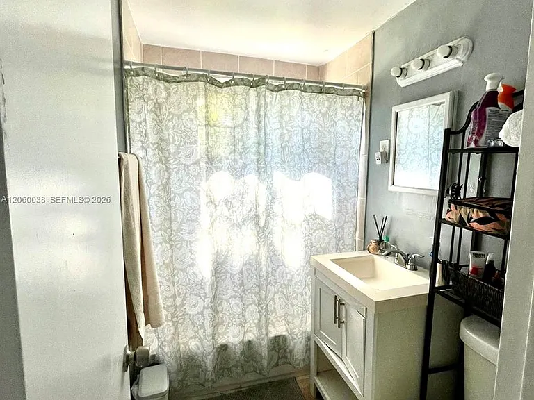 650 84th St #35 — Photo 3