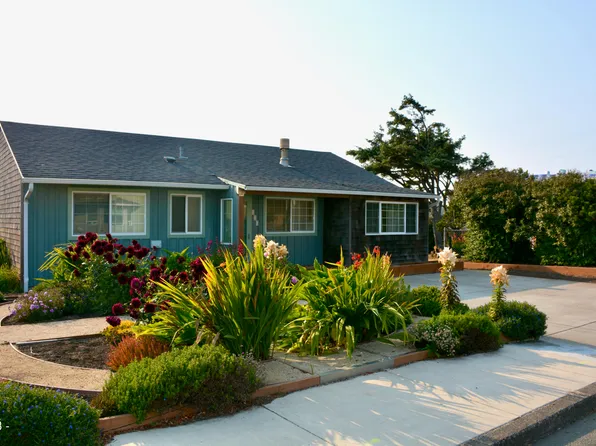 916 SW Elizabeth St, Newport, OR 97365