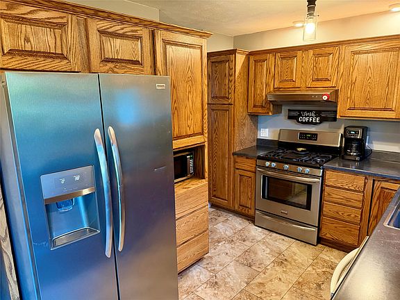 3rd image of 209 Valley View Dr