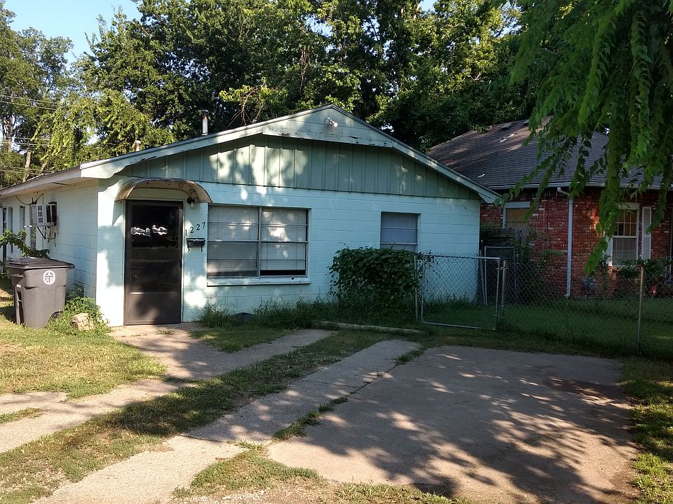 1st image of 1227 S 76th Ave E