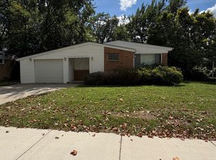 15201 Leslie St, Oak Park, MI 48237