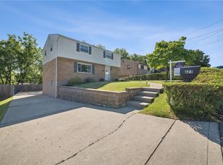 623 Pikeview Dr, Pittsburgh, PA 15239
