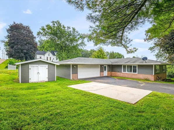 1905 S Walnut Rd, Freeport, IL 61032