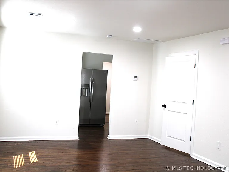 1428 S Harvard Ave — Photo 2