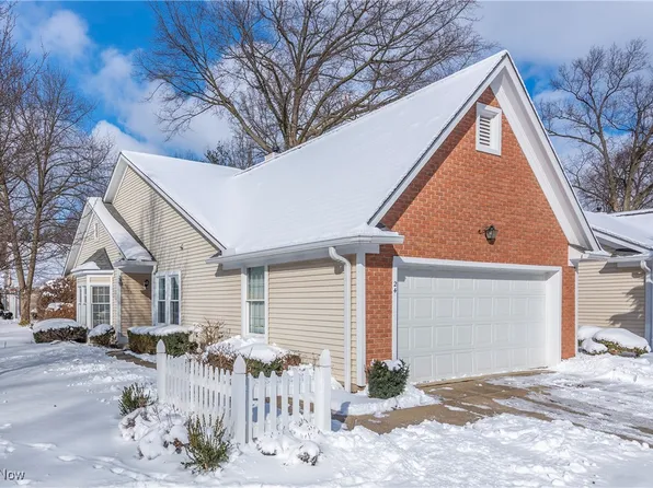 225 Westwind Dr APT 24, Avon Lake, OH 44012