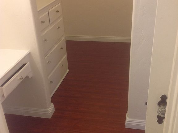 WALK-IN CLOSE