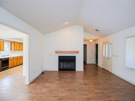 4th image of 6 Dunedin Ln