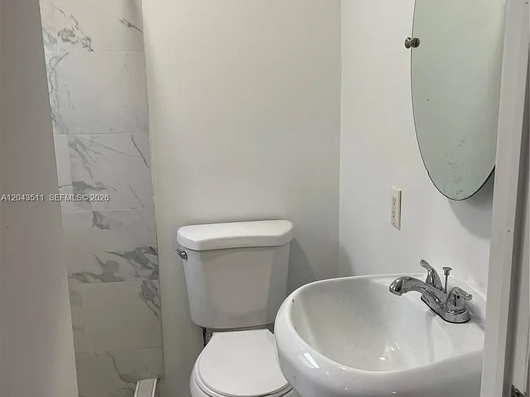 7607 Harbour Blvd — Photo 6