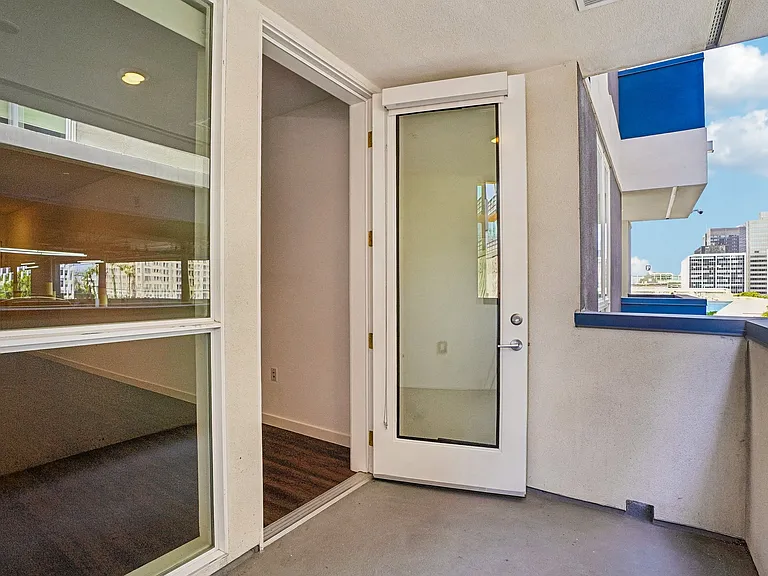 689 S Catalina — Photo 11