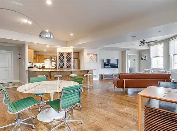 5th image of 411 W 7th St APT 806