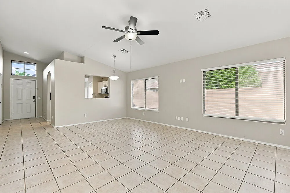 3 bed, 2.0 bath, 1544 sqft, $2,315 — Photo 3