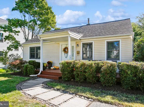 1939 Burfoot St, Falls Church, VA 22043