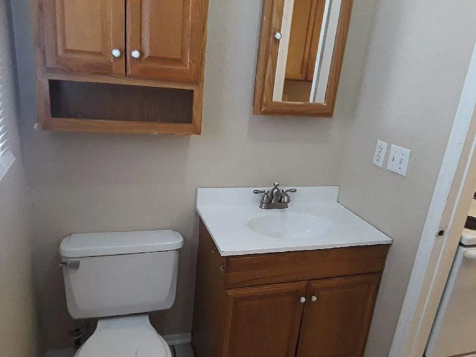 2 bed, 1.5 bath, 800 sqft, $850 — Photo 2