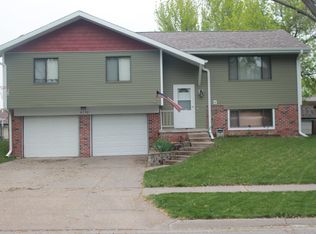 6132 NW 6th St, Lincoln, NE 68521